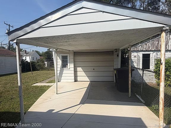 4th image of 9023 Evergreen Ave