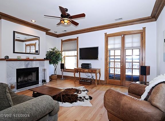 2nd image of 452 W Roslyn Pl APT 3E