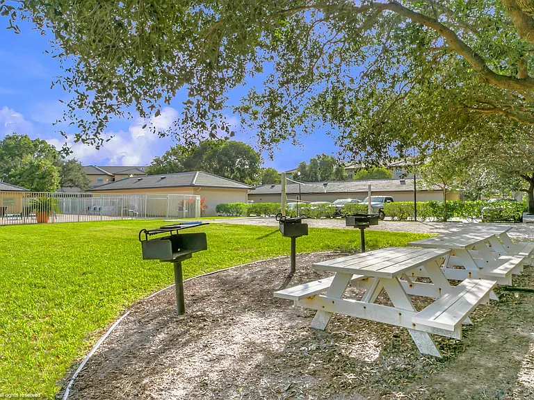 2040 Greenview Shores Blvd #203 — Photo 10