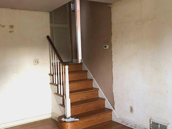 4th image of 8612 Lykens Ln