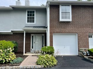 318 Main St APT 37, Madison, NJ 07940