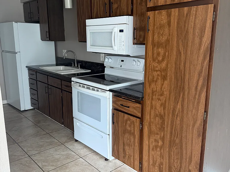 1192 Susan Ct NE #1192 — Photo 3