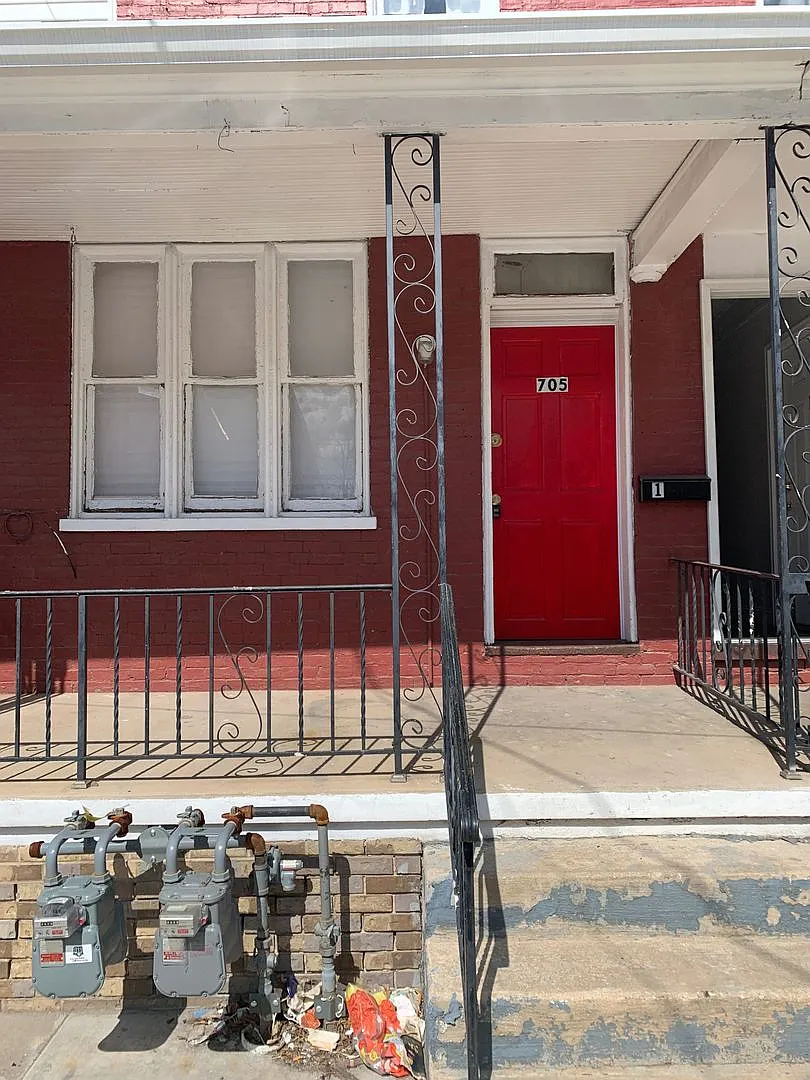 Available Now! 1st Floor, 1 Bedroom, Yard-York City SD — Photo 4