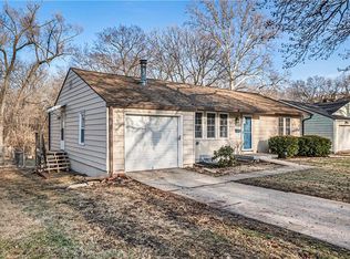 8523 Sleepy Hollow Rd, Kansas City, MO 64114