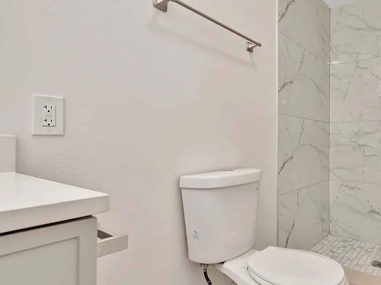 4714 W Vasconia St — Photo 8