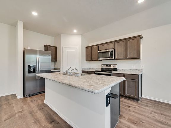 3rd image of 321 Wilson Way
