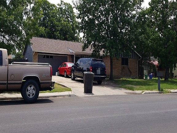 4th image of 2730 Lake Meadow St