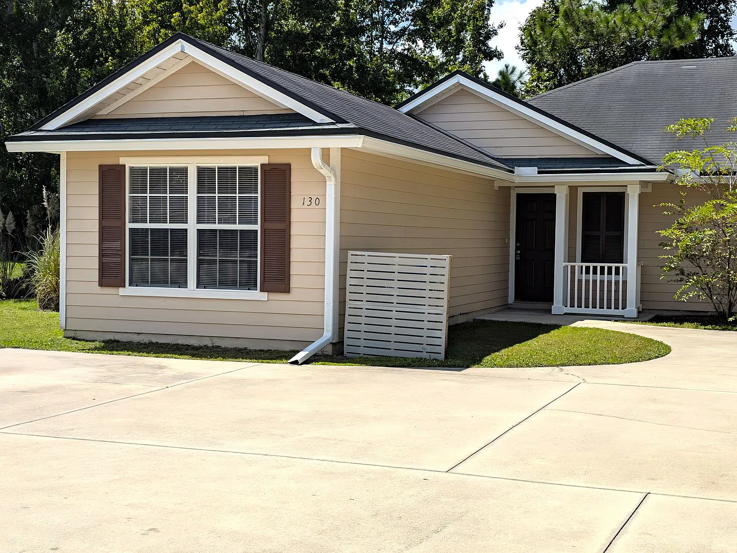**Special For This 3/2 Duplex On 12 Month Lease** Currently Waiving Administrative Fees Of $250 I... — Photo 2