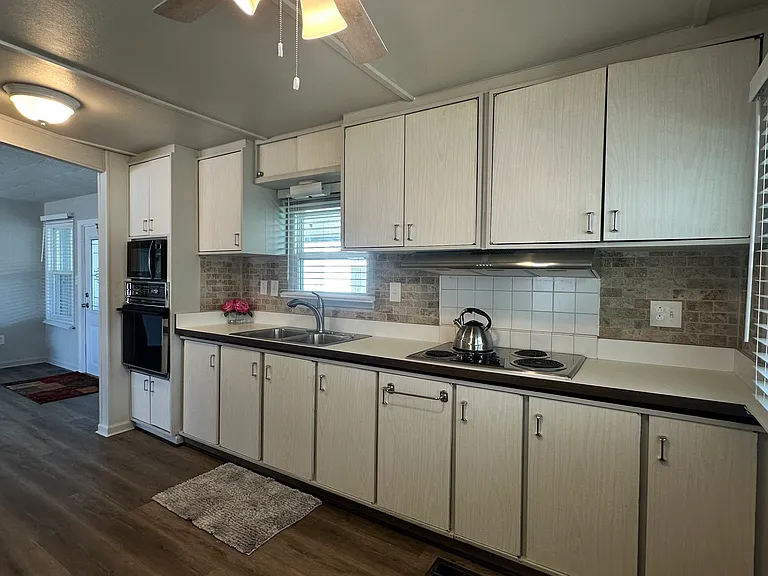 5004 Oakland Hills Ave — Photo 7