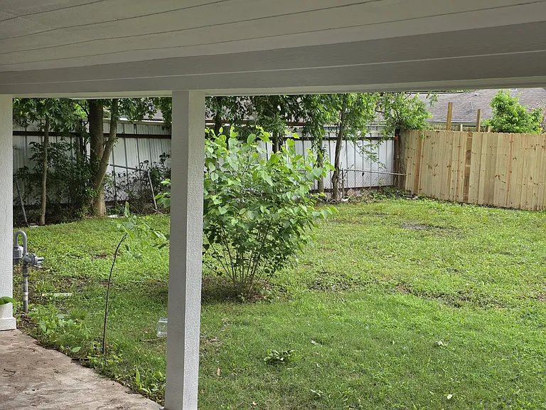 3914 Southlawn St — Photo 11