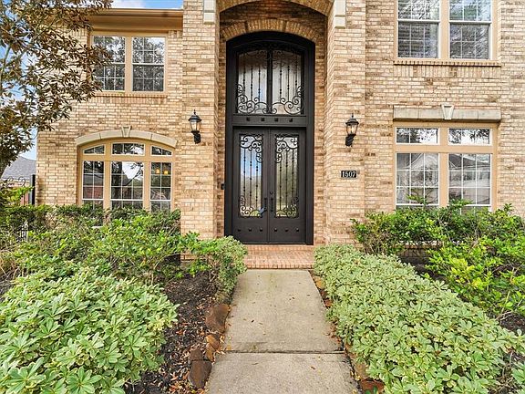 5th image of 1507 Lake Charlotte Ln