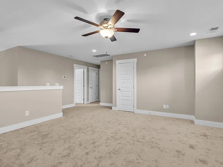 117 Traveller Ln — Photo 16