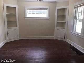 3rd image of 1033 Rushleigh Rd