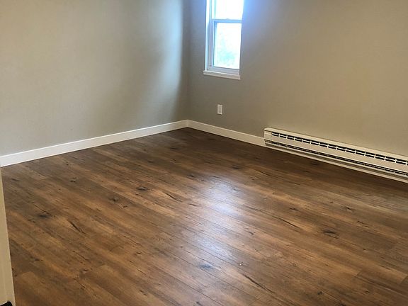 5th image of 30805 Hilltop Dr