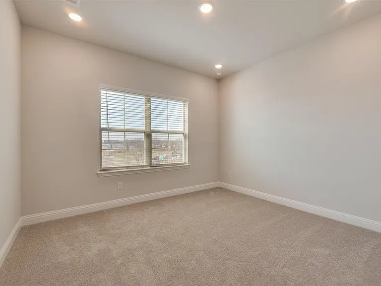 7005 Sunset Blvd — Photo 20