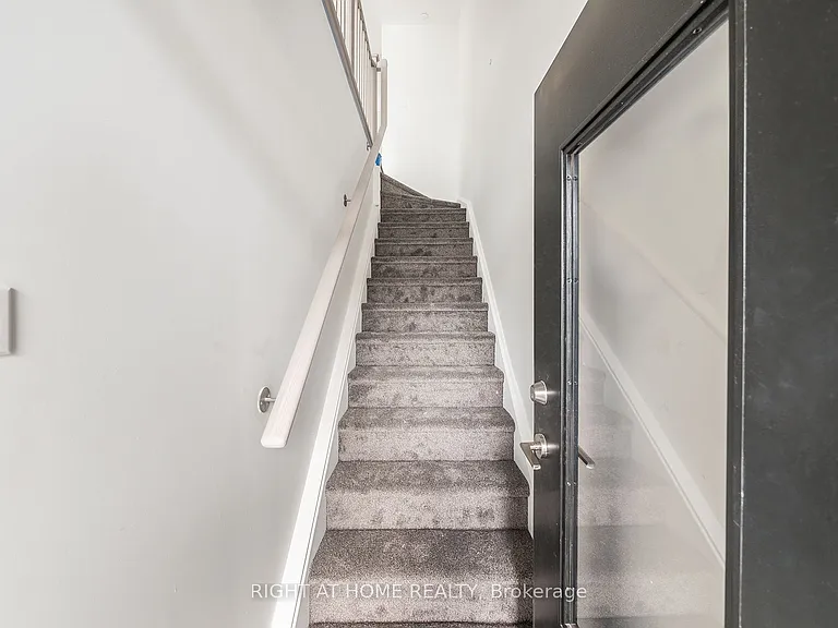 260 Finch Ave E #4 — Photo 3