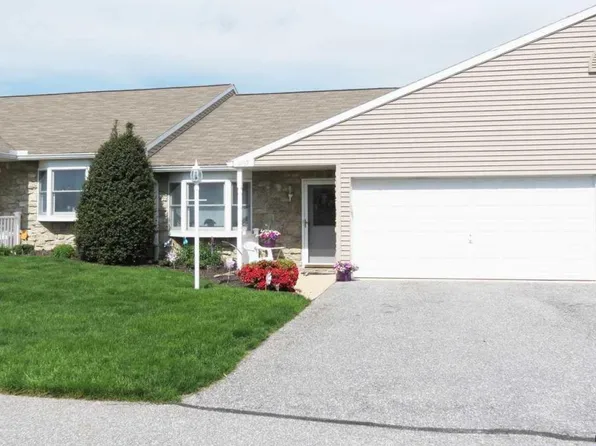 2462 Pin Oak Dr, York, PA 17406