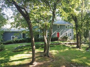 10 Wimbledon Ln, Easton, CT 06612