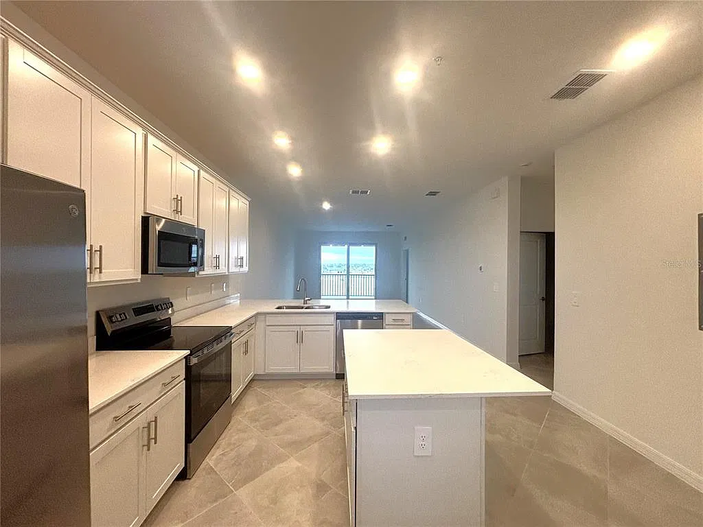 2 bed, 2.0 bath, 1120 sqft, $1,995 — Photo 4