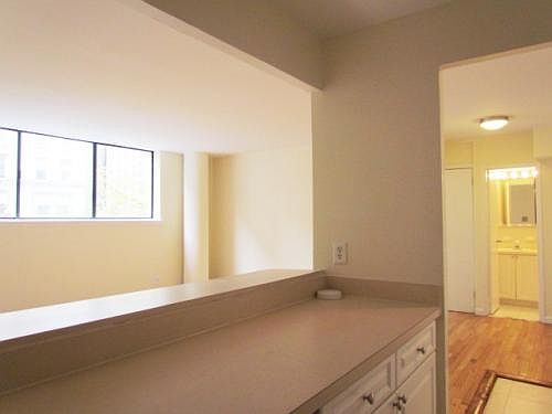 2nd image of 304 Mulberry St APT 3H