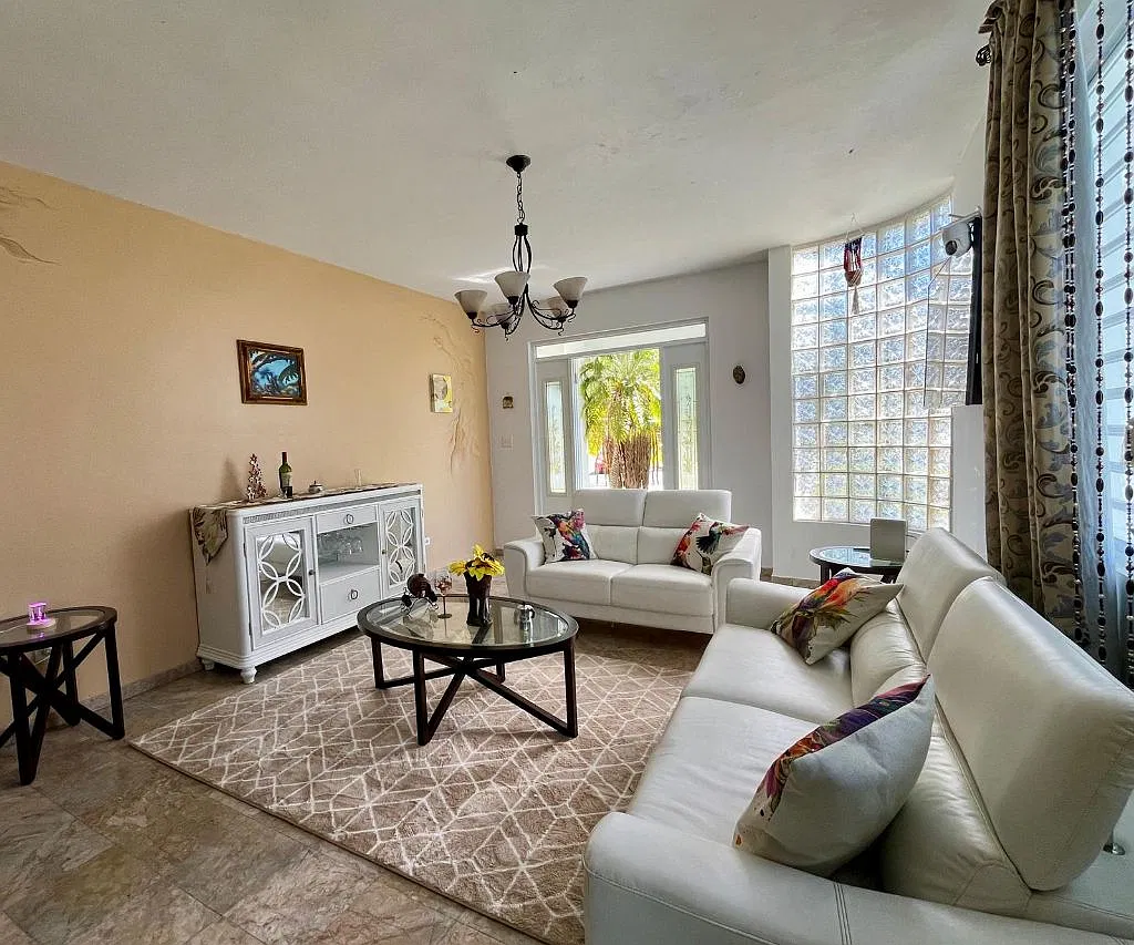 2 bed, 1.0 bath, 1200 sqft, $1,100 — Photo 2