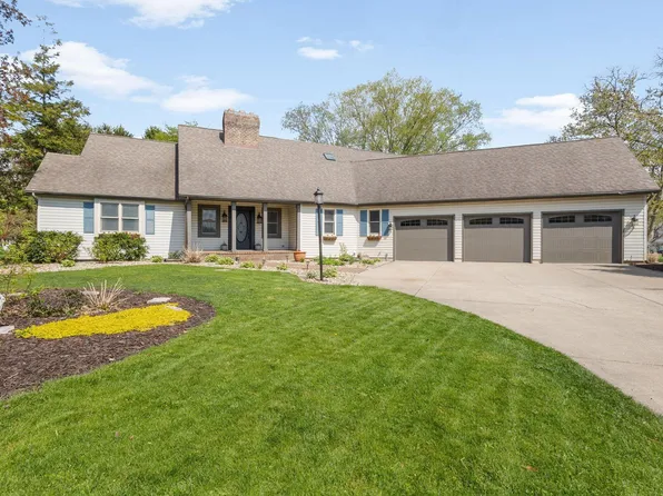 51460 Turnwood Ln, Granger, IN 46530