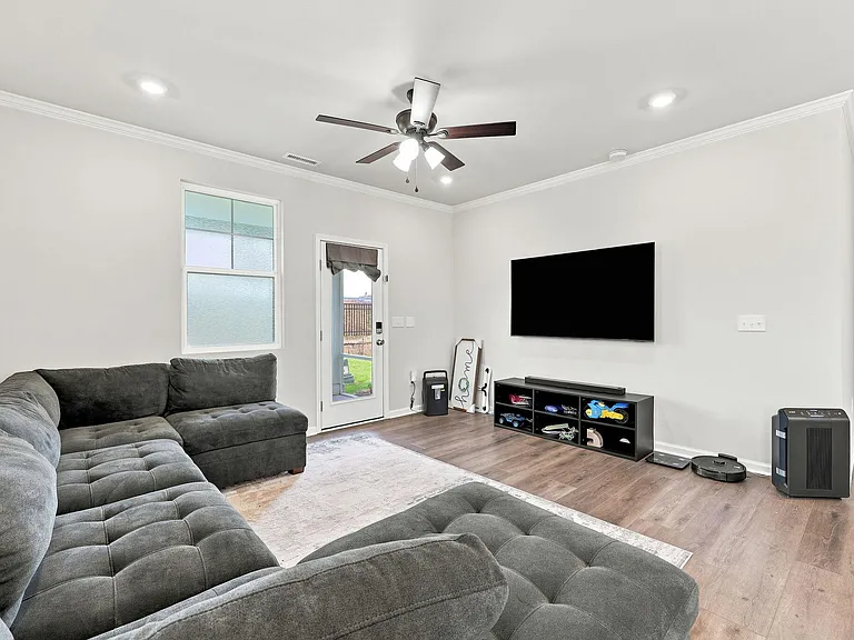1101 Aberleigh Ln — Photo 9