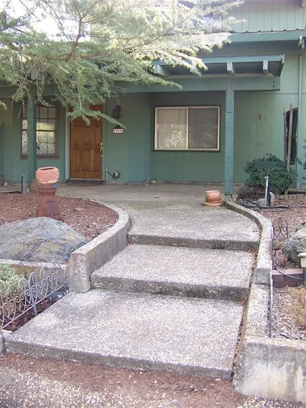 19178 Hillcrest Dr photo 1