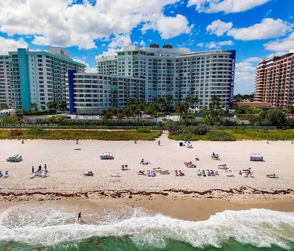 Building Photo - 5151 Collins Ave #927