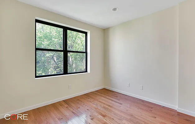 Rented by CORE | media 5