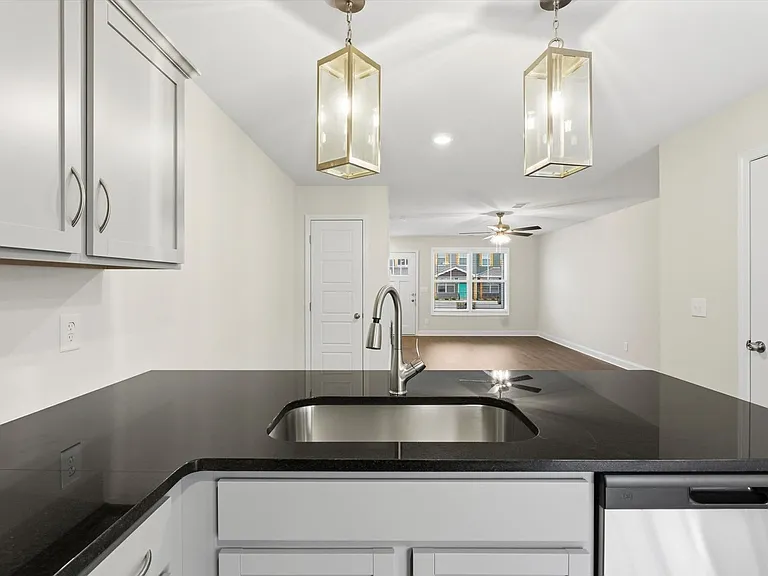 117 Quarry Point Dr — Photo 10