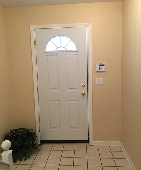 1376 Village Dr — Photo 2