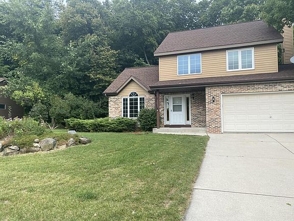 2nd image of 636 W Briarknoll Ct