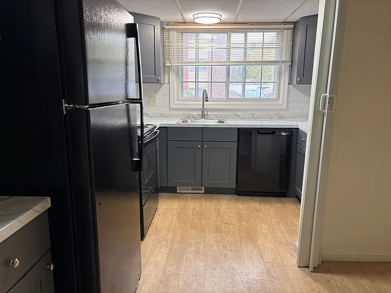 Townhouse Road Apartments — Photo 4