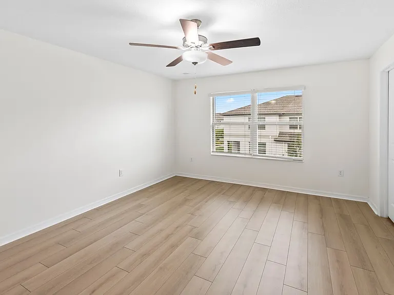 14442 Editors Note St — Photo 22