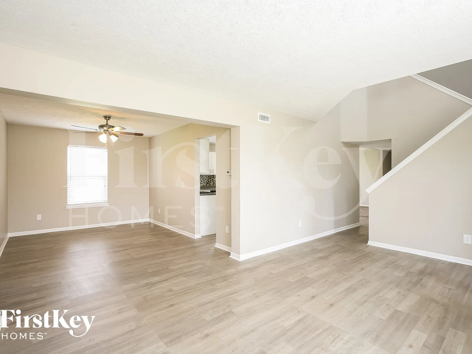 3 bed, 2.5 bath, 1924 sqft, $2,355 — Photo 3