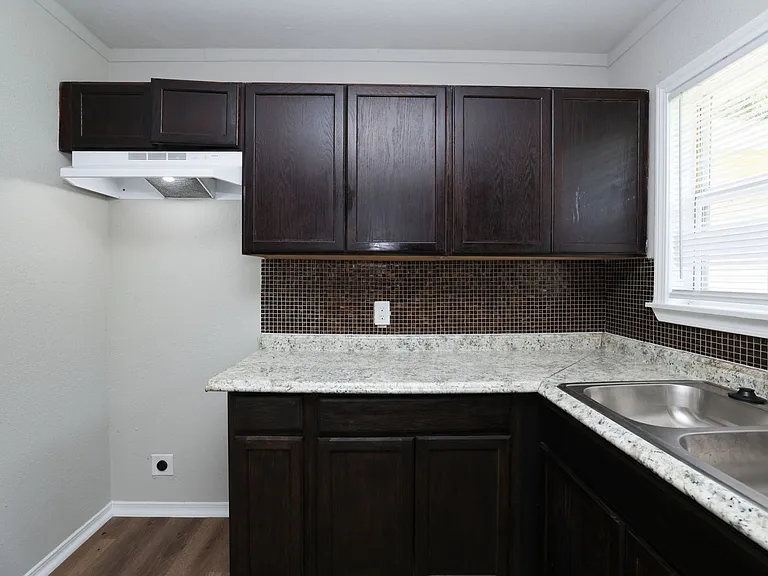 9026 Lake Forest Blvd — Photo 7