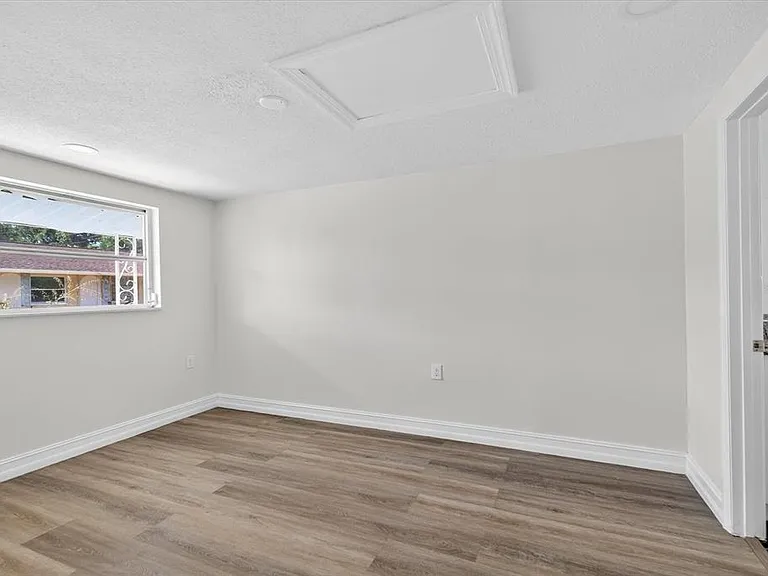 5409 Oceanic Rd — Photo 16