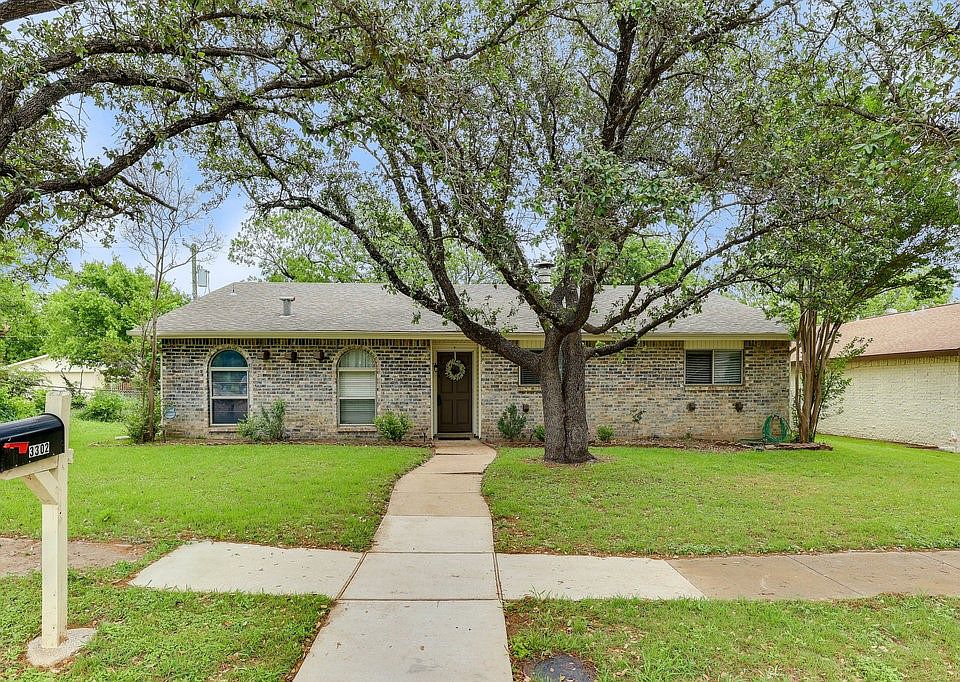 1st image of 3302 Country Ln