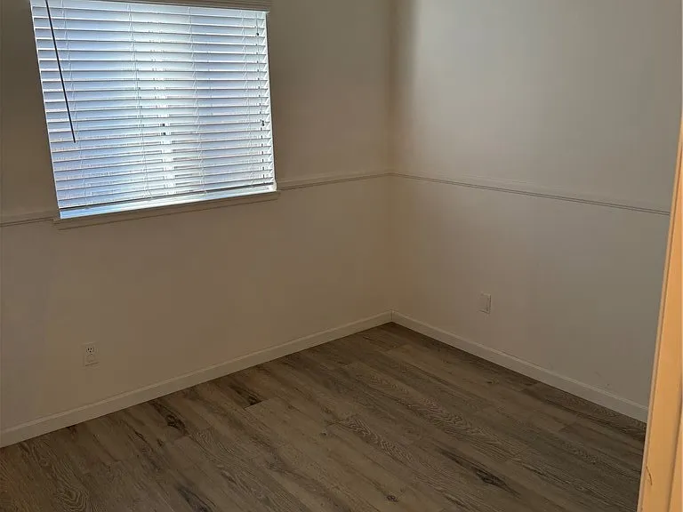 2211 S Walker Ave — Photo 10