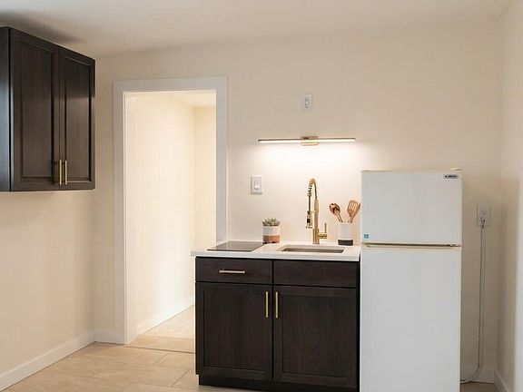 3rd image of 803 Upson Dr #El
