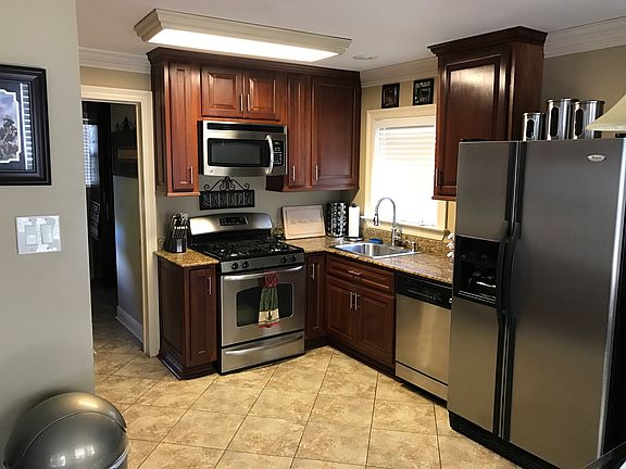 3rd image of 8609 Livingston Ave