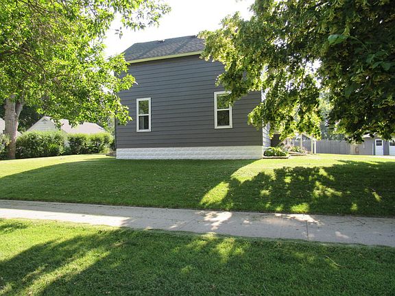 5th image of 609 Lake St