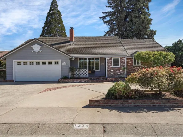 1324 W Oak St, Lodi, CA 95242