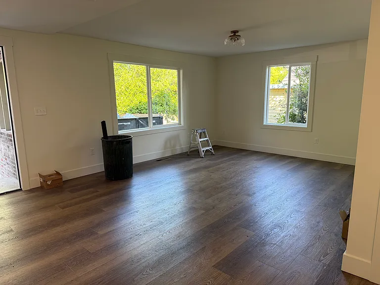 1539 Villard St — Photo 15