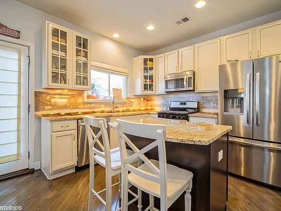 5th image of 3291 Coral Ln