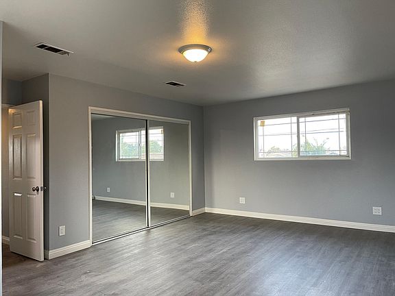 3rd image of 3528 W 132nd St