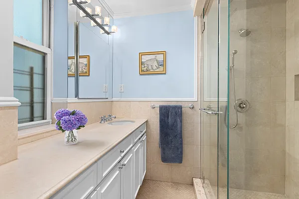 Sold by Sotheby's International Realty | media 9