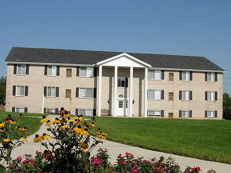Woodview Commons Apartments — Photo 2
