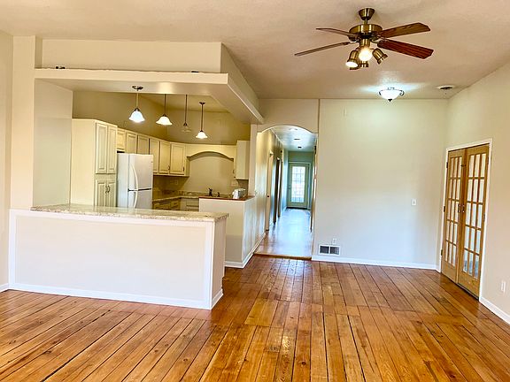 3rd image of 1221 Caledonia St #1